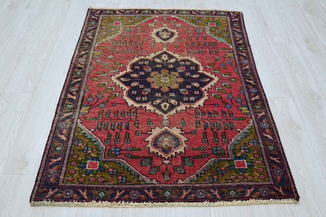 red Accent rug 3' 2" x 4' 7"
