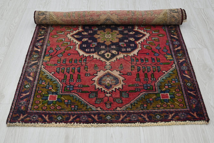 red Accent rug 3' 2" x 4' 7"