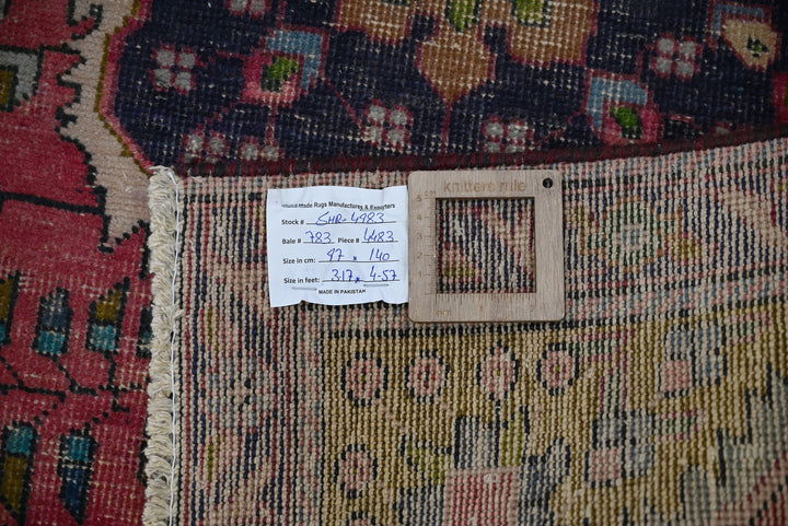 red Accent rug 3' 2" x 4' 7"