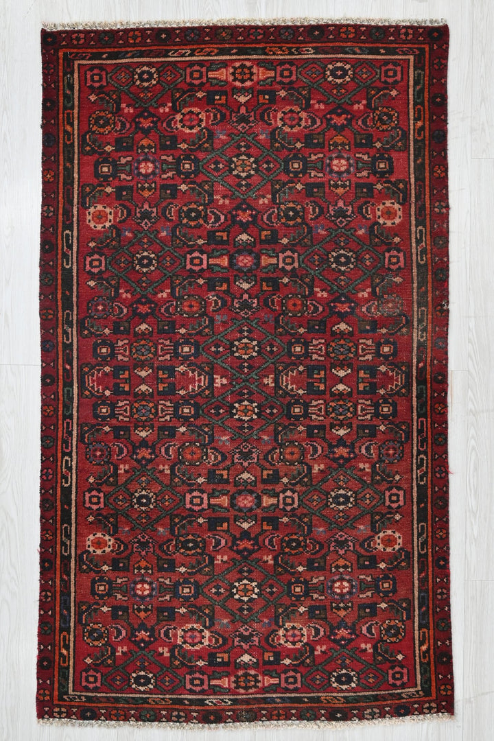 red Accent rug 3' 0" x 5' 1"