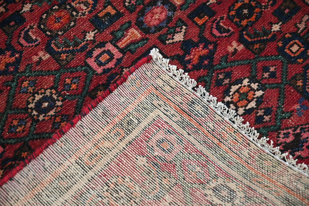 red Accent rug 3' 0" x 5' 1"