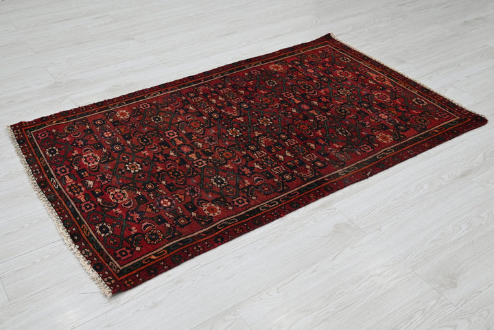 red Accent rug 3' 0" x 5' 1"