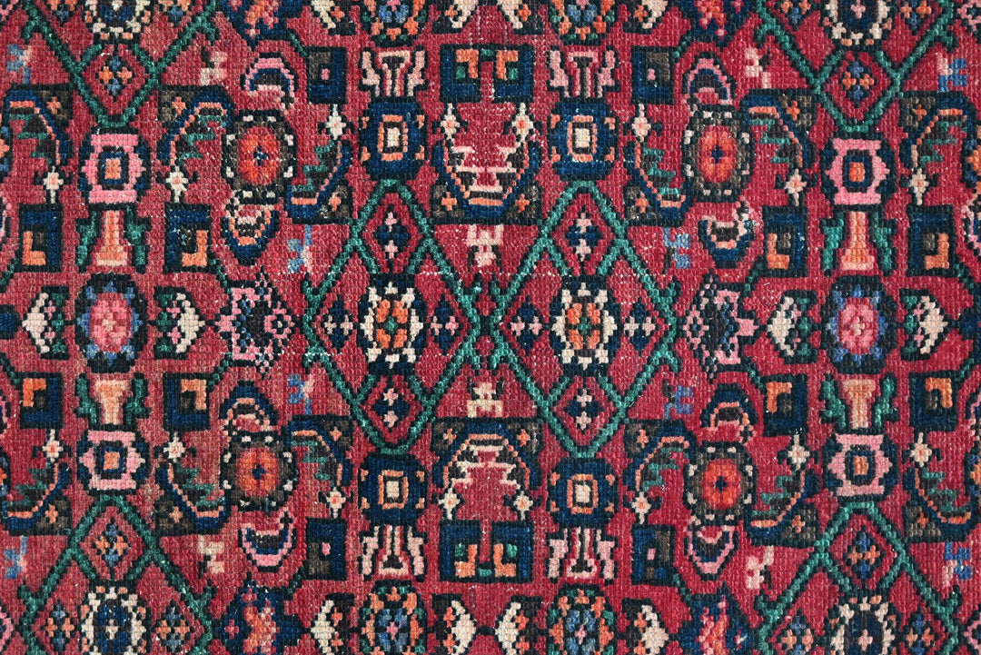 red Accent rug 3' 0" x 5' 1"
