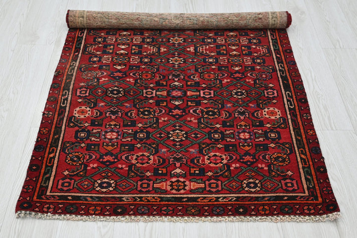 red Accent rug 3' 0" x 5' 1"