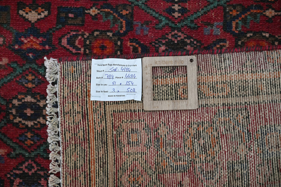 red Accent rug 3' 0" x 5' 1"