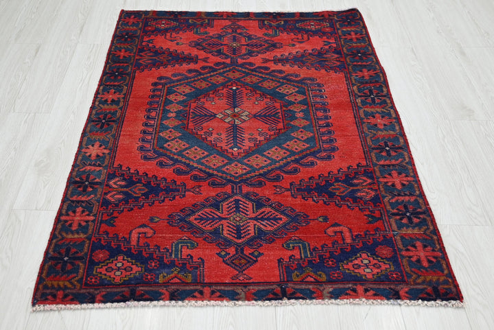 red Accent rug 3' 6" x 4' 9"
