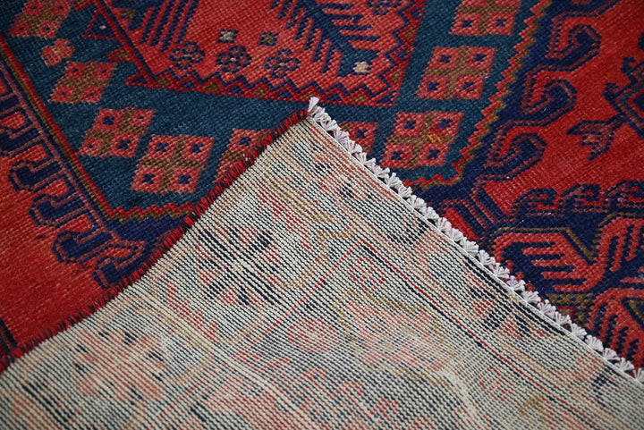 red Accent rug 3' 6" x 4' 9"
