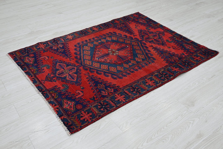 red Accent rug 3' 6" x 4' 9"