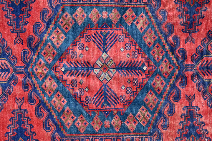 red Accent rug 3' 6" x 4' 9"