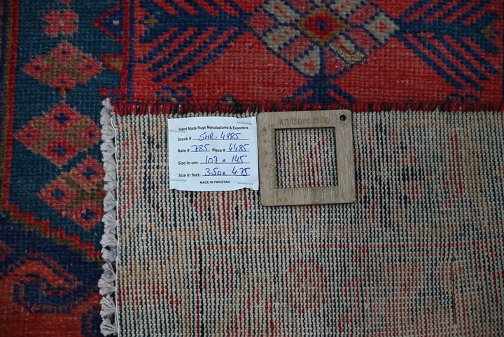 red Accent rug 3' 6" x 4' 9"