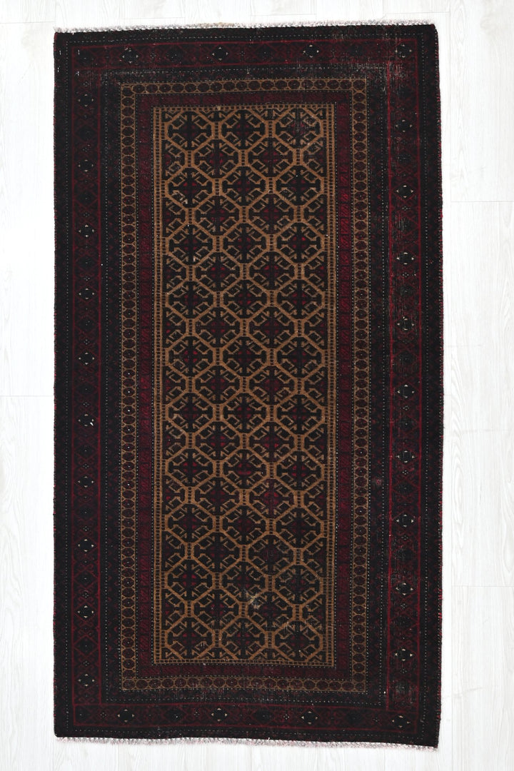 brown Accent rug 2' 11" x 5' 7"