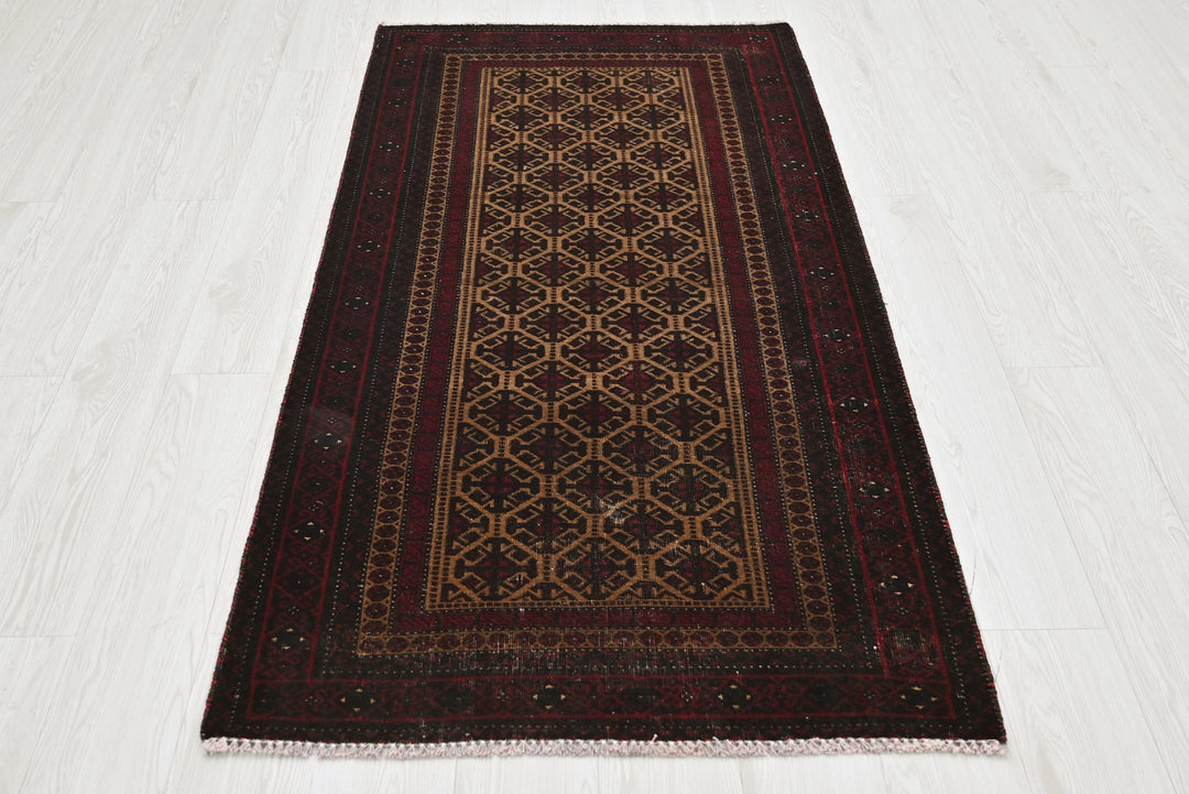 brown Accent rug 2' 11" x 5' 7"