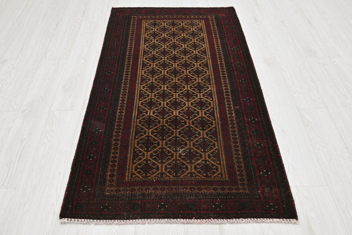 brown Accent rug 2' 11" x 5' 7"
