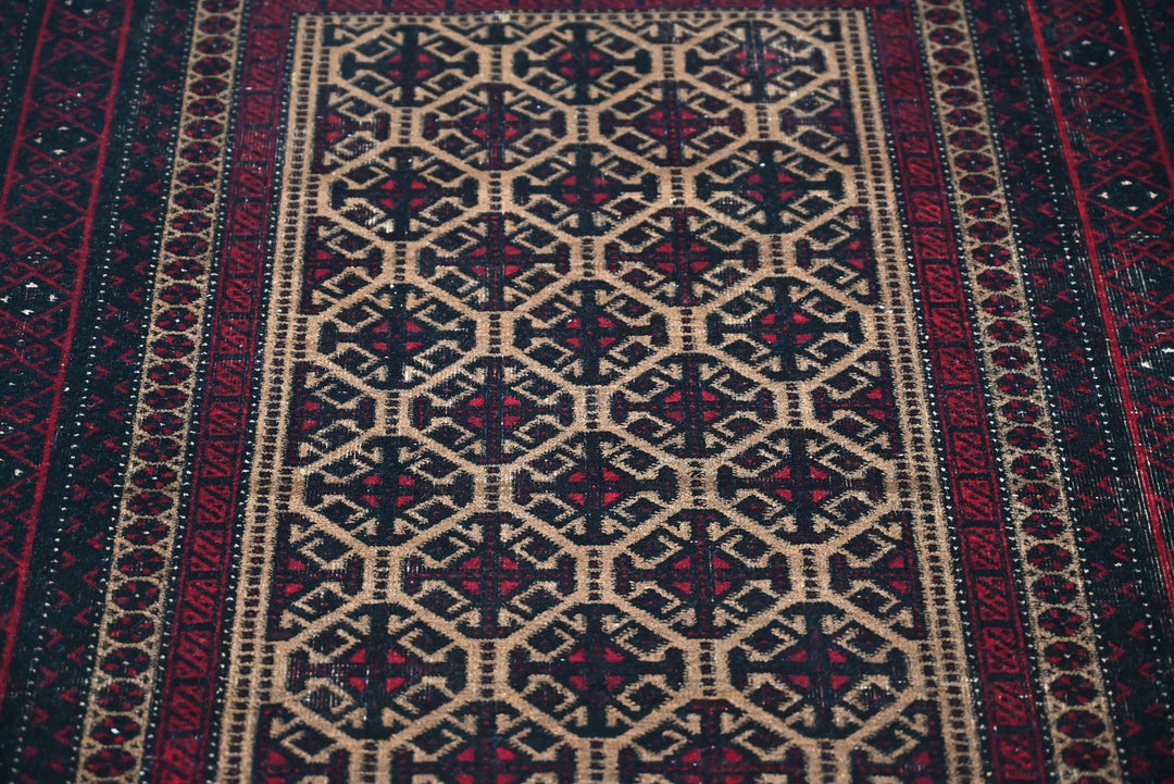 brown Accent rug 2' 11" x 5' 7"