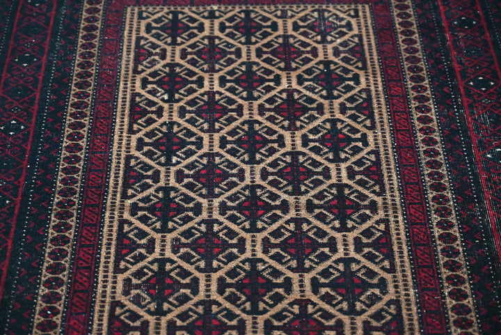 brown Accent rug 2' 11" x 5' 7"