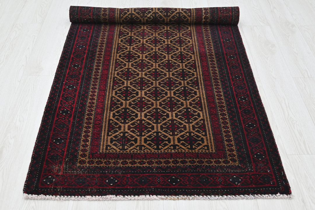 brown Accent rug 2' 11" x 5' 7"