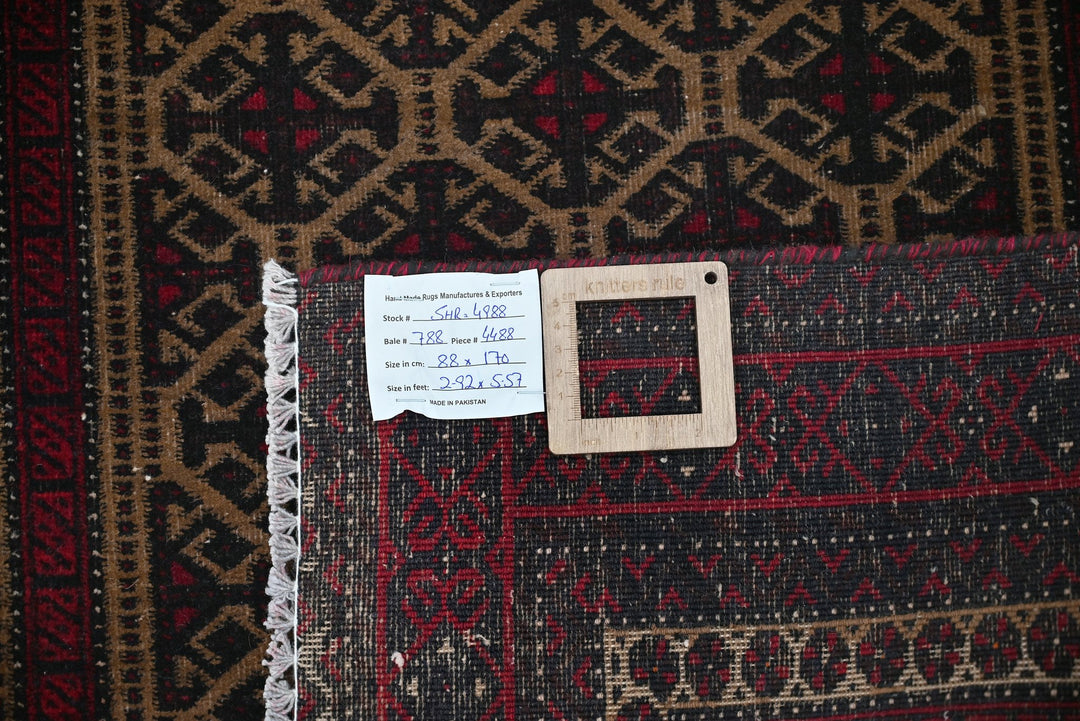 brown Accent rug 2' 11" x 5' 7"