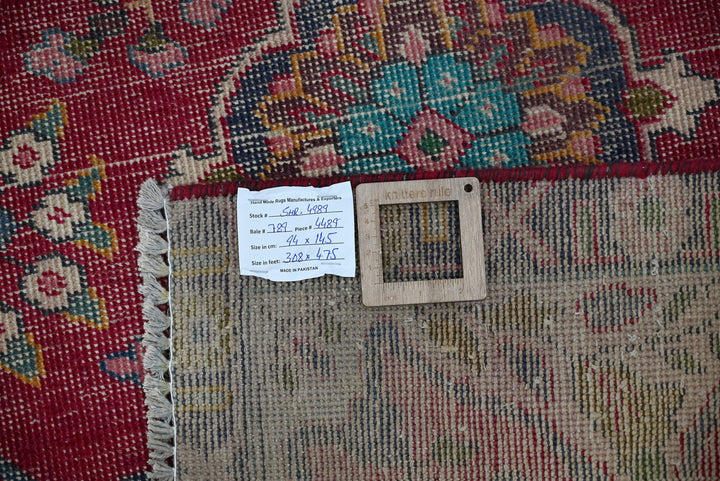 red Accent rug 3' 1" x 4' 9"
