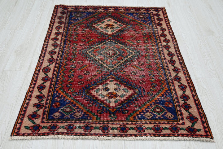 red Accent rug 3' 2" x 4' 3"