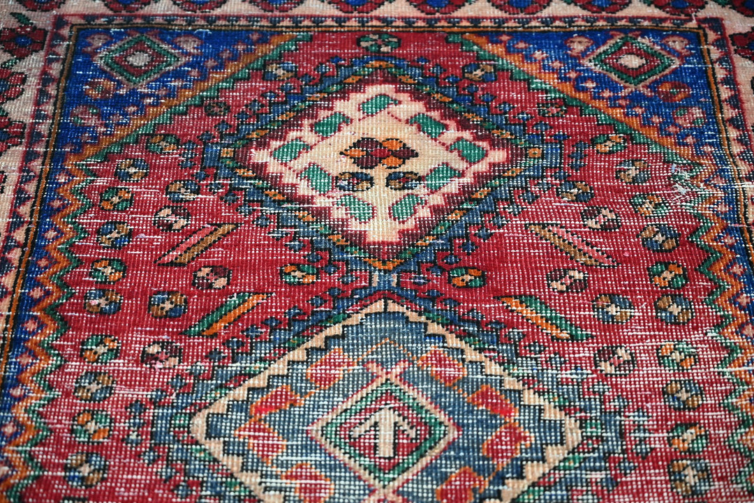 red Accent rug 3' 2" x 4' 3"