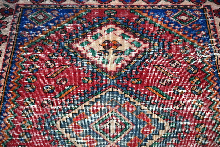red Accent rug 3' 2" x 4' 3"