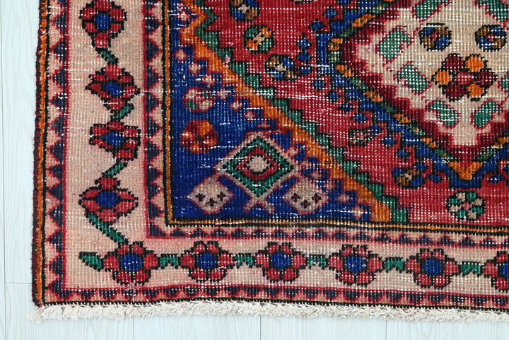 red Accent rug 3' 2" x 4' 3"