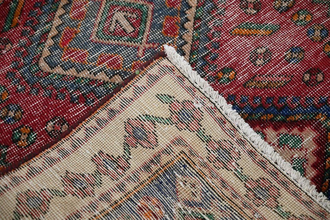 red Accent rug 3' 2" x 4' 3"