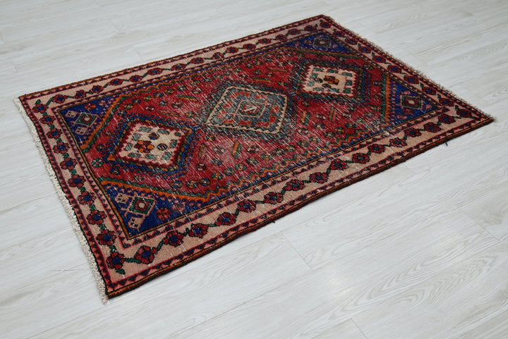 red Accent rug 3' 2" x 4' 3"