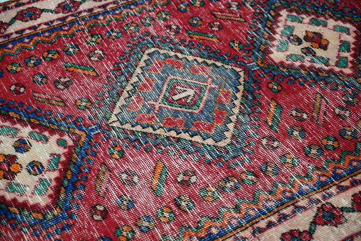 red Accent rug 3' 2" x 4' 3"