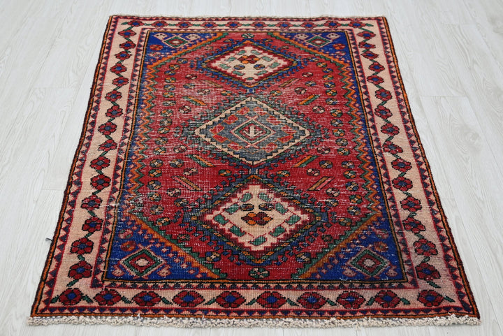 red Accent rug 3' 2" x 4' 3"