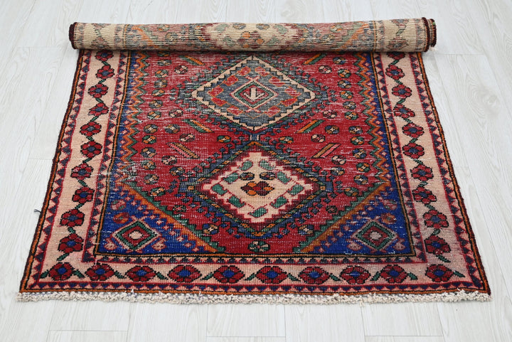 red Accent rug 3' 2" x 4' 3"
