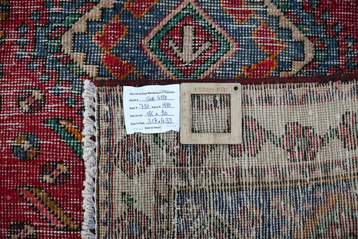 red Accent rug 3' 2" x 4' 3"