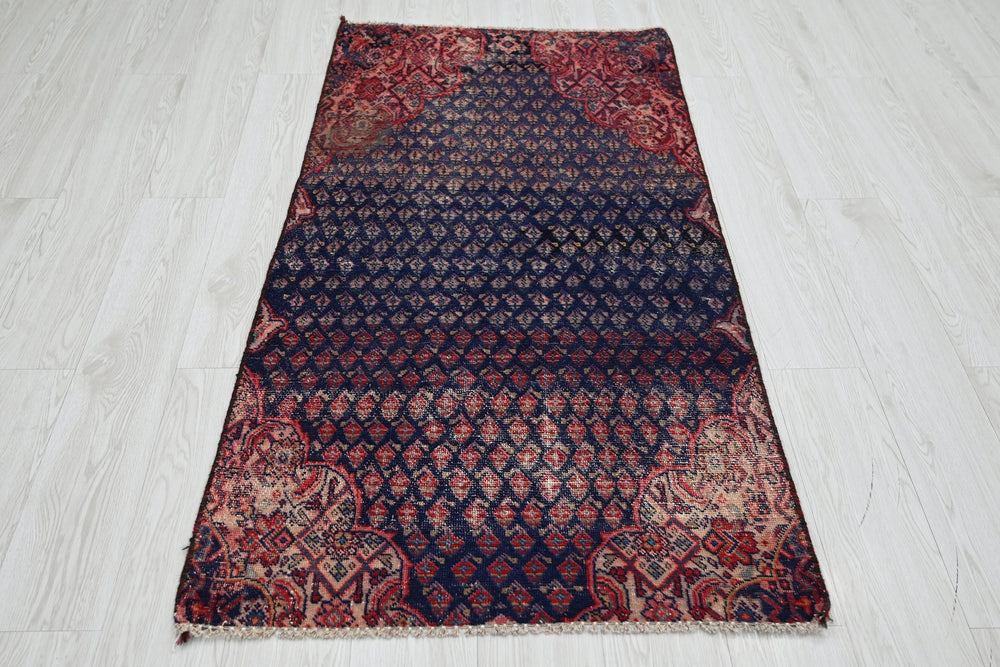 blue Accent rug 2' 8" x 5' 2"