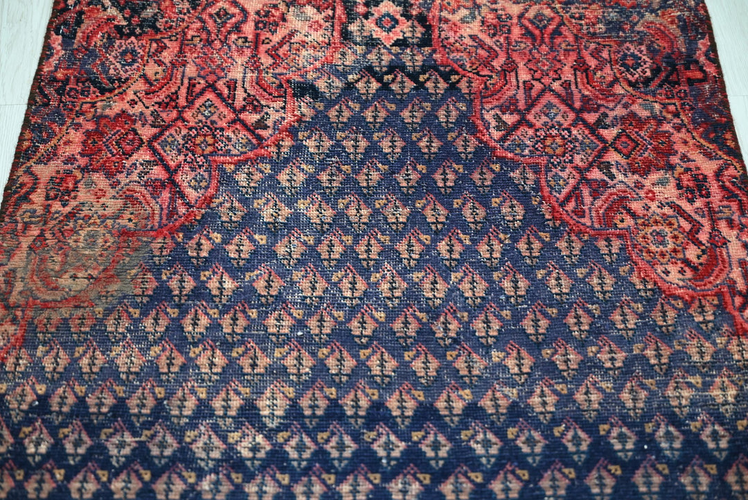 blue Accent rug 2' 8" x 5' 2"
