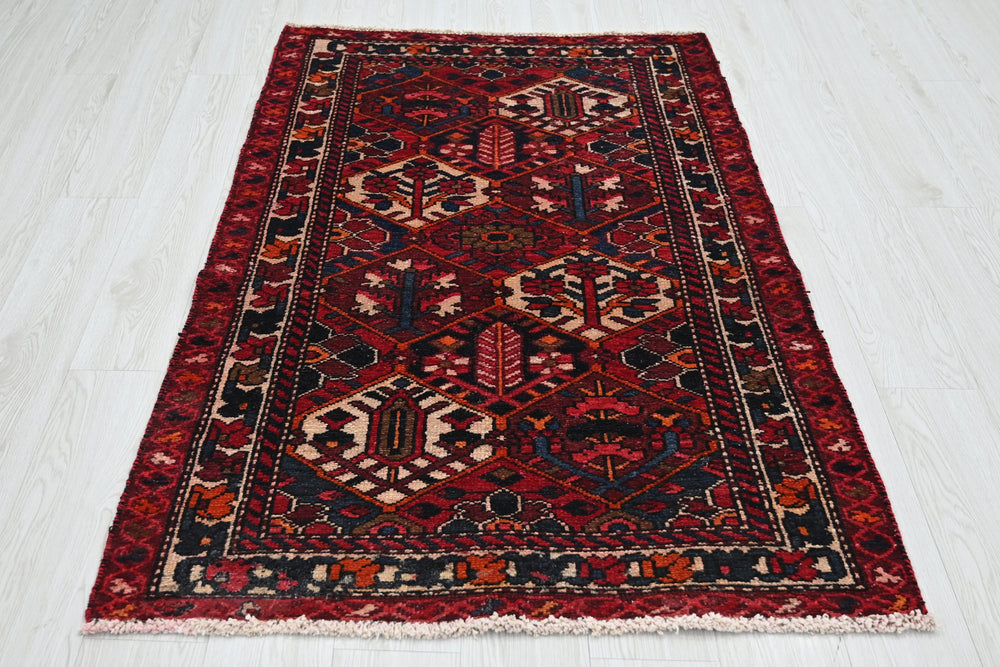 red Accent rug 3' 3" x 5' 0"