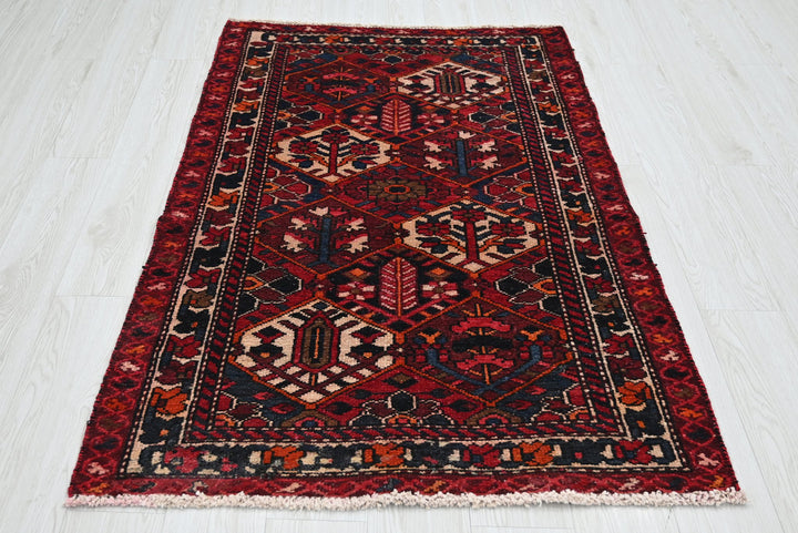 red Accent rug 3' 3" x 5' 0"