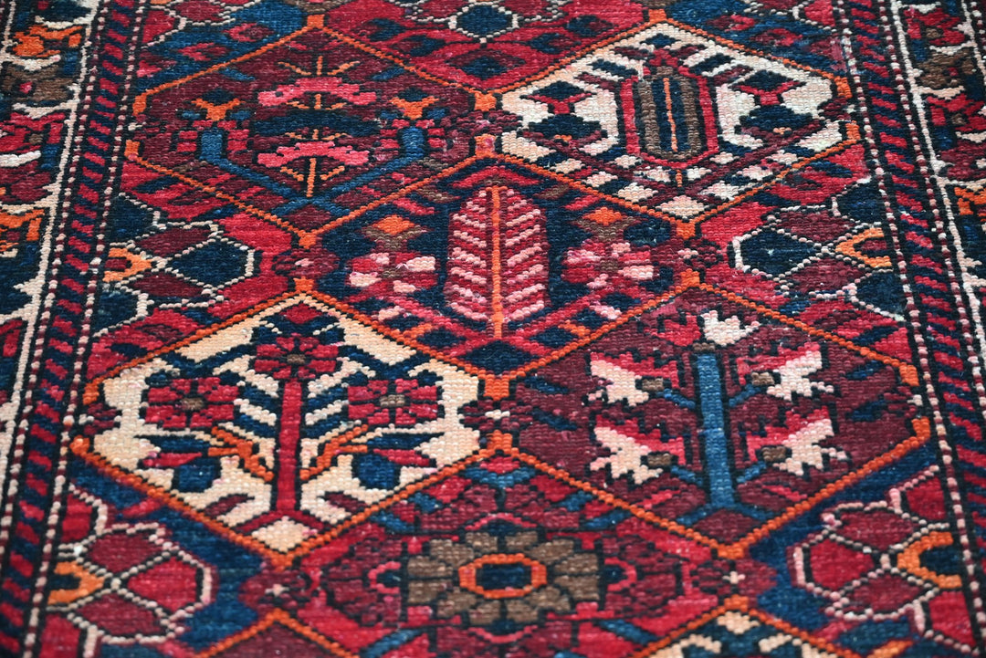 red Accent rug 3' 3" x 5' 0"