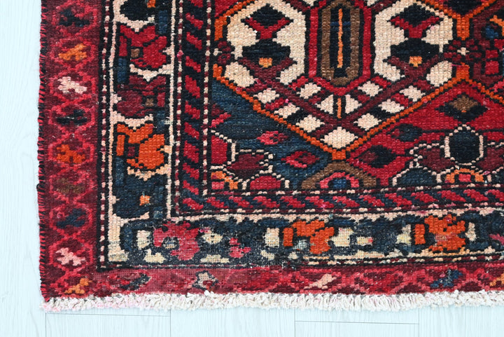 red Accent rug 3' 3" x 5' 0"