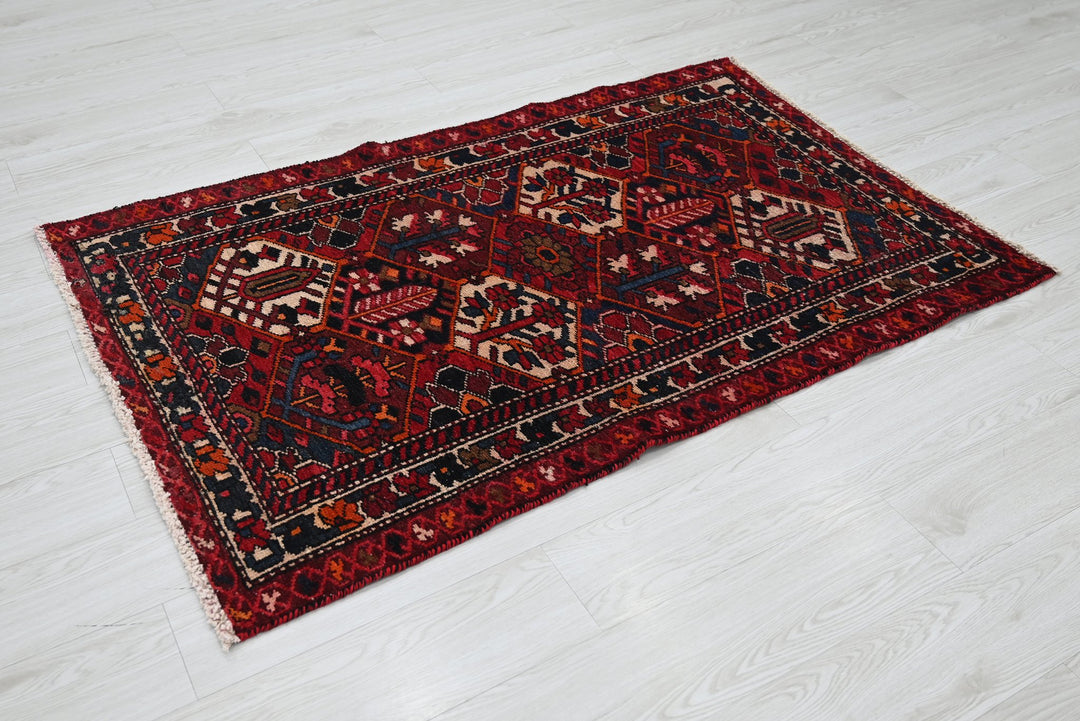 red Accent rug 3' 3" x 5' 0"