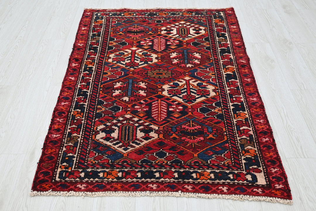 red Accent rug 3' 3" x 5' 0"