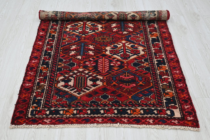 red Accent rug 3' 3" x 5' 0"