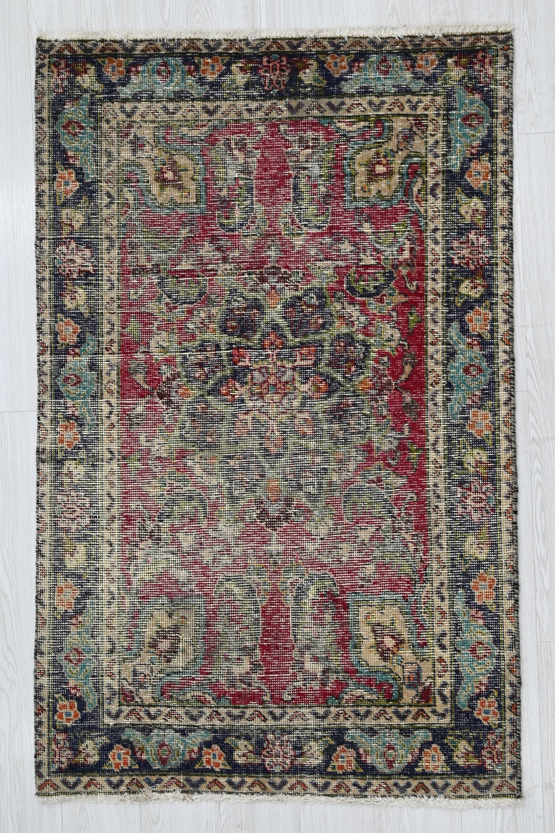 red Accent rug 3' 0" x 4' 6"