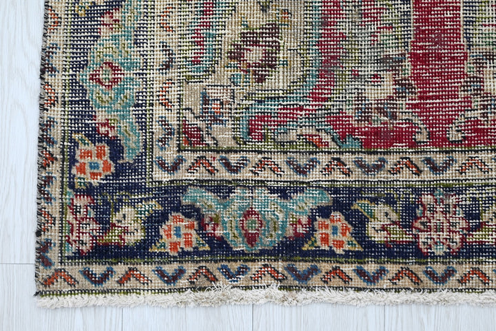 red Accent rug 3' 0" x 4' 6"