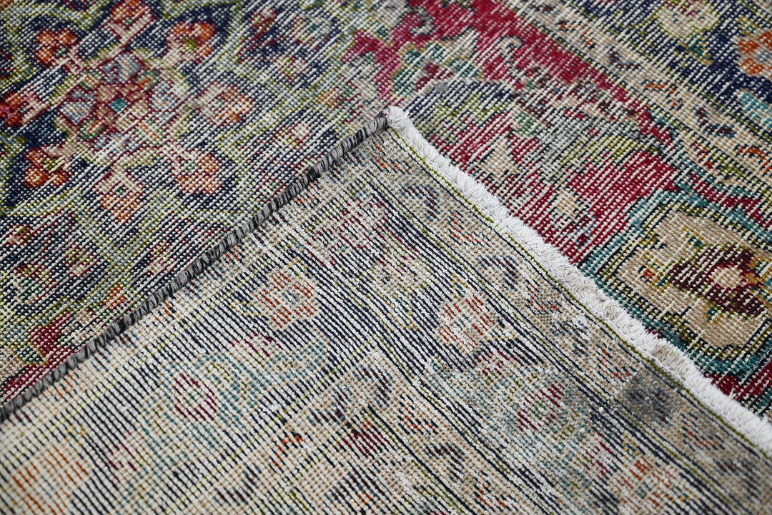 red Accent rug 3' 0" x 4' 6"