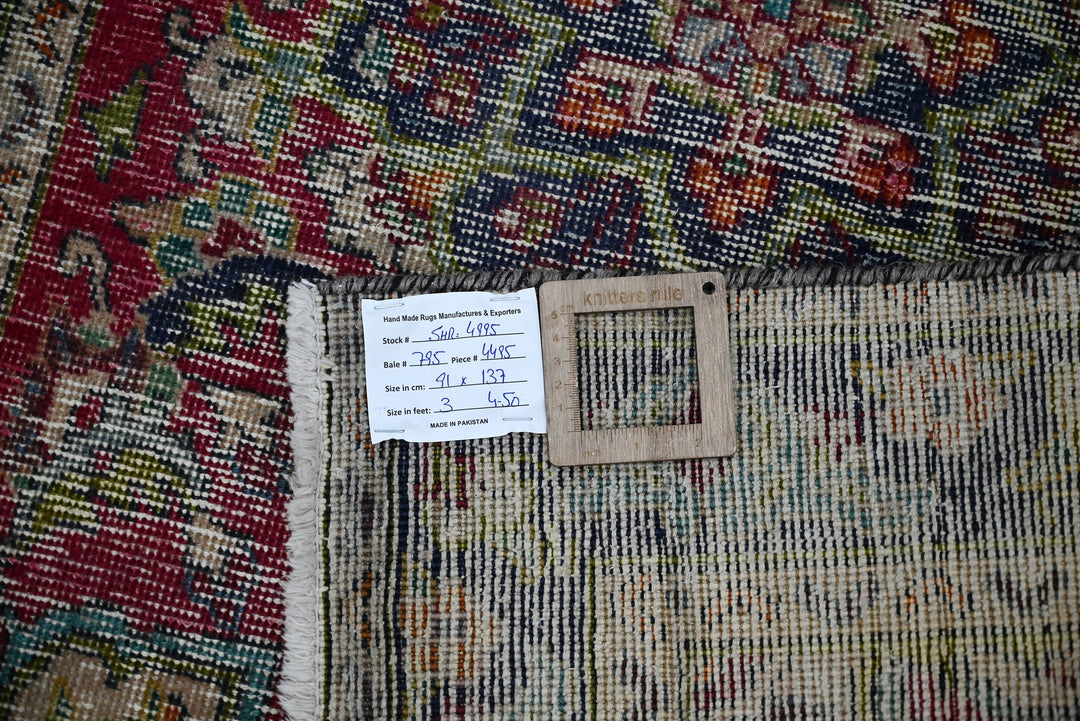 red Accent rug 3' 0" x 4' 6"