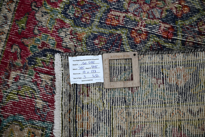 red Accent rug 3' 0" x 4' 6"