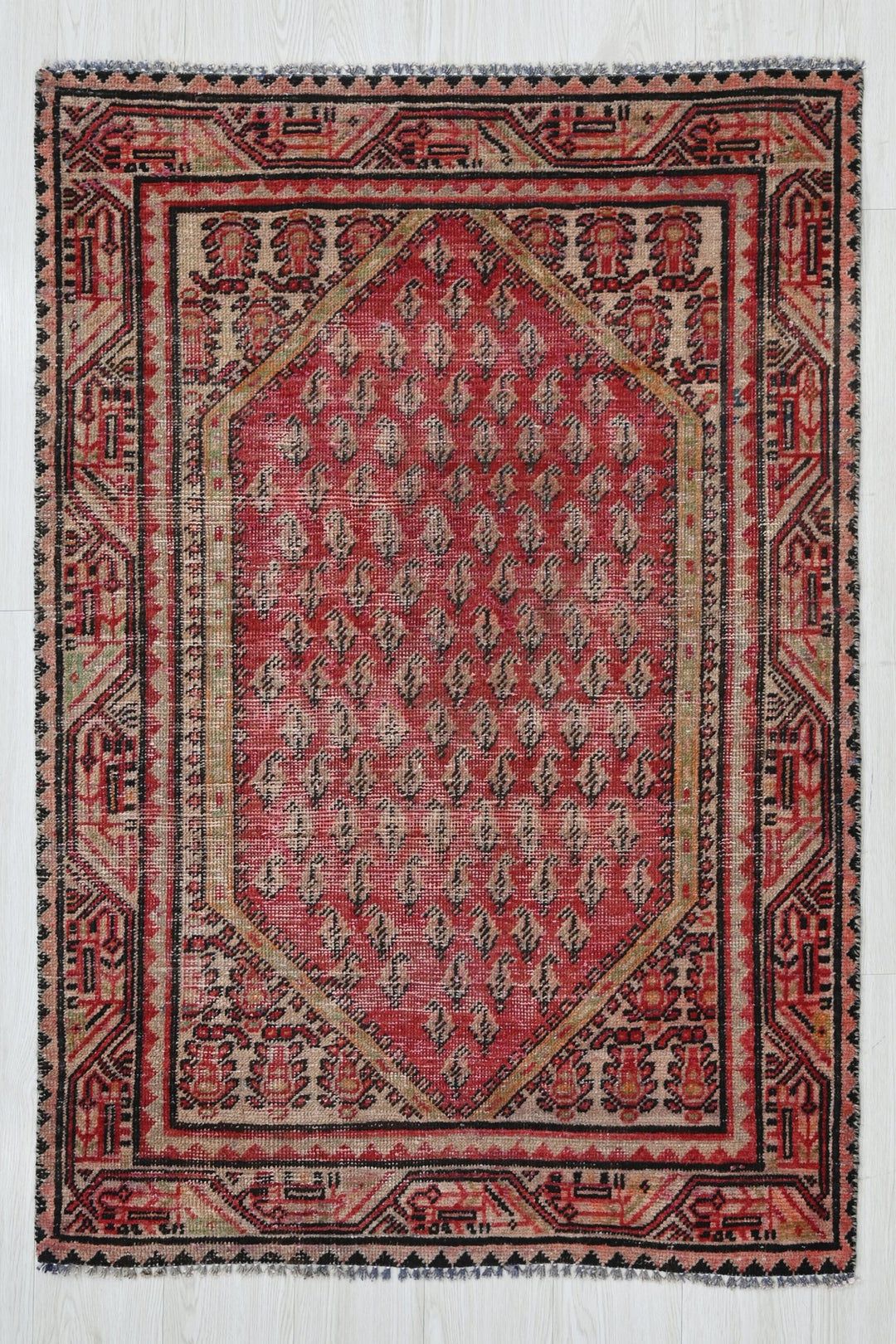 red Accent rug 3' 2" x 4' 7"