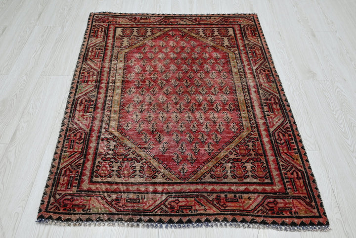 red Accent rug 3' 2" x 4' 7"