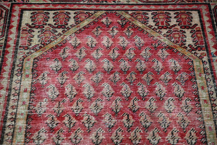red Accent rug 3' 2" x 4' 7"