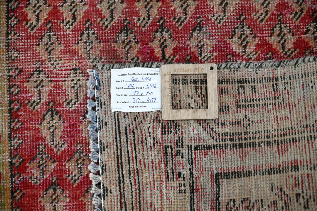 red Accent rug 3' 2" x 4' 7"